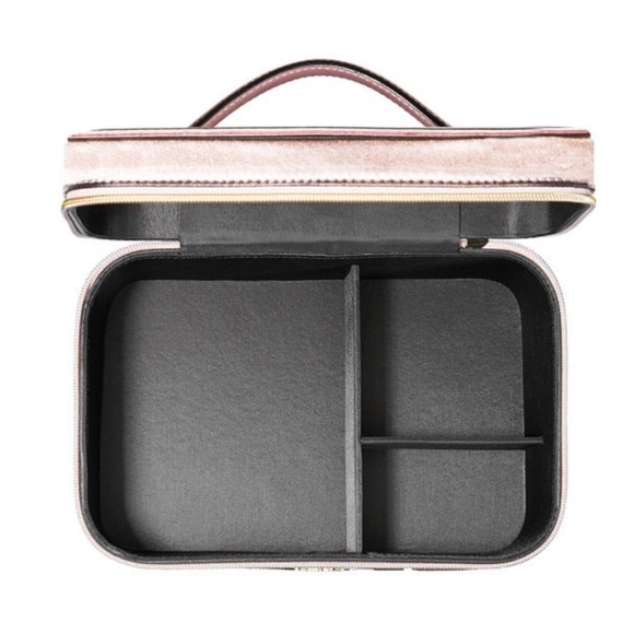 VICTORIA’S SECRET LOVE MAKEUP BAG
COSMETIC CASE - Picture 2 of 2